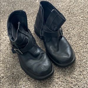 Men’s Size 9 Skechers boots